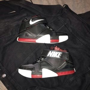 Lebron zoom 2 like new worn once no box size 10